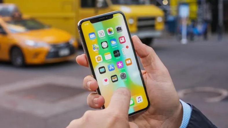 Bảng giá thay pin iPhone X chính hãng dung lượng chuẩn, cao mới 2023