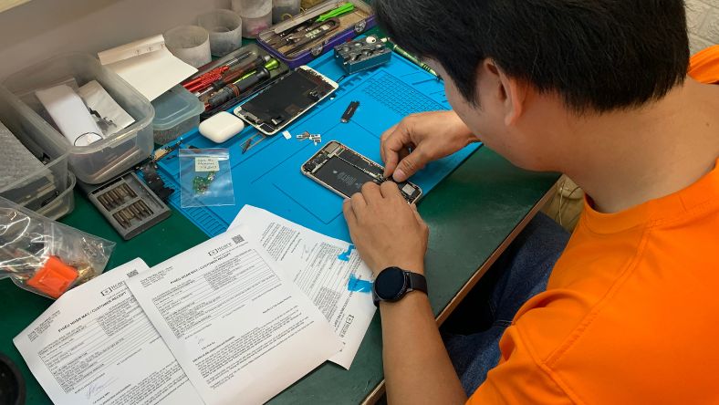 [1H Lấy ngay] Thay pin iPhone 12 chính hãng, giá rẻ