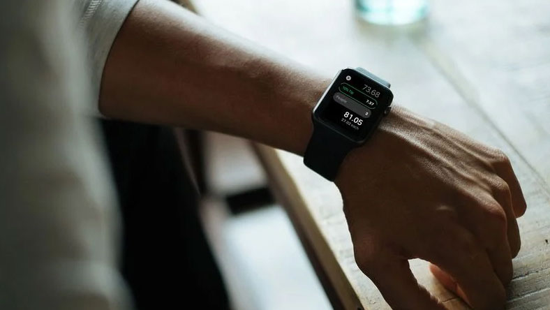 Cách sử dụng Apple Watch của bạn để chia hóa đơn và tính toán tiền boa