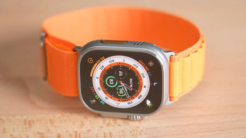 Apple Watch Ultra: Cách điều chỉnh chi tiết la bàn trên mặt đồng hồ Wayfinder