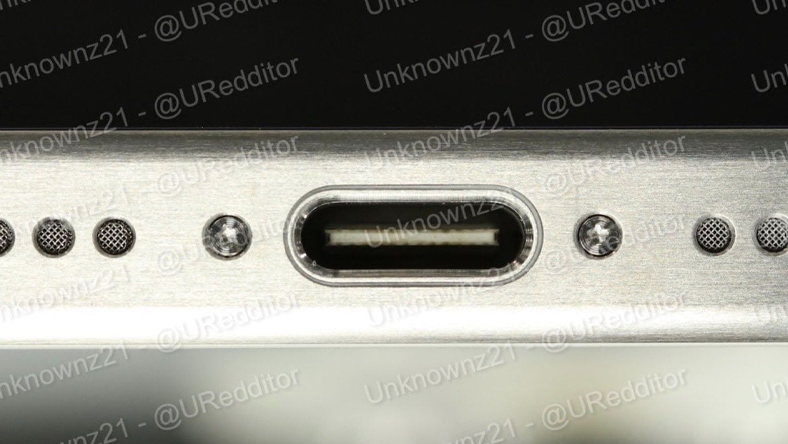 Cổng USB-C của iPhone 15 Pro được hiển thị trong hình ảnh bị rò rỉ