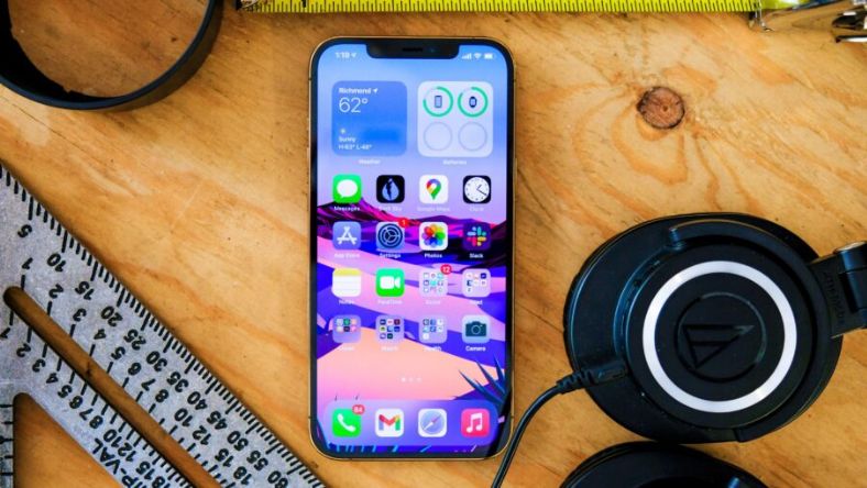 Top 6 giá thay màn hình iPhone 12 tốt nhất 2023