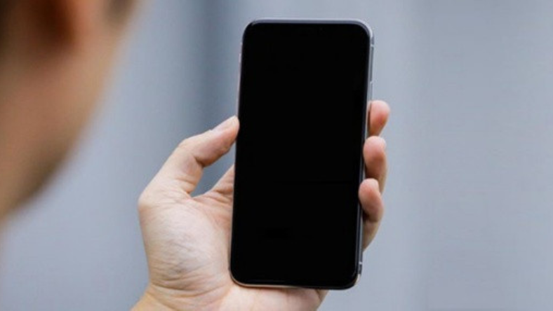 6+ Cách xử lý thần tốc màn hình iPhone 12 Pro bị tối mà iFan nên biết