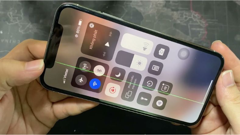 Nguyên nhân và cách khắc phục màn hình iPhone 11 bị sọc xanh nhanh gọn
