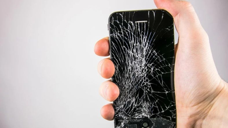 iPhone 12 Pro Max bị vỡ màn hình, xử lý sao cho tiết kiệm, hiệu quả?
