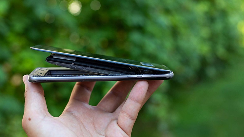 iPhone bị hở viền màn hình có sao không? Xử lý thế nào?