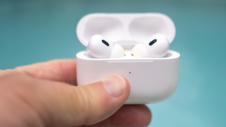 Cách bật tính năng khử tiếng ồn trên AirPods của bạn