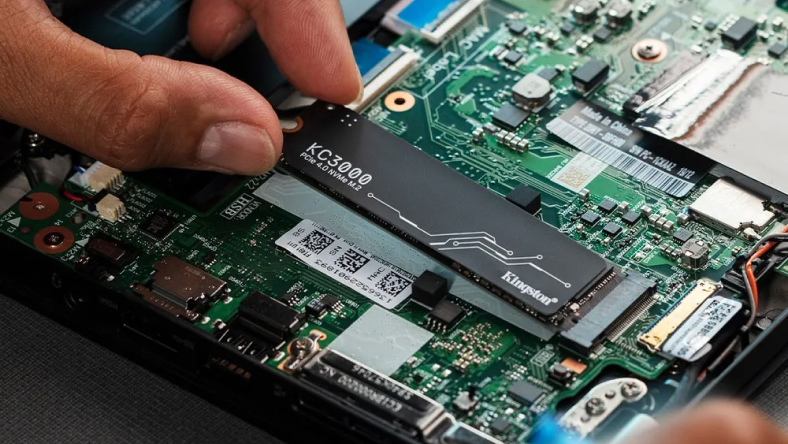 Cách lắp ổ SSD vào máy tính xách tay của bạn