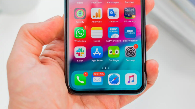 Cách khởi động lại iPhone hoặc iPad