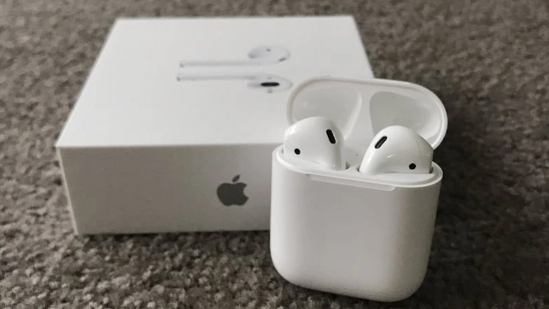 Thay Pin AirPods Nhanh Hết Pin Tại TPHCM - Uy Tín, Lấy Ngay | Hcare