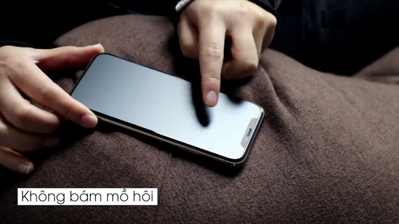 Cách chống bám vân tay cho smartphone đơn giản tại nhà