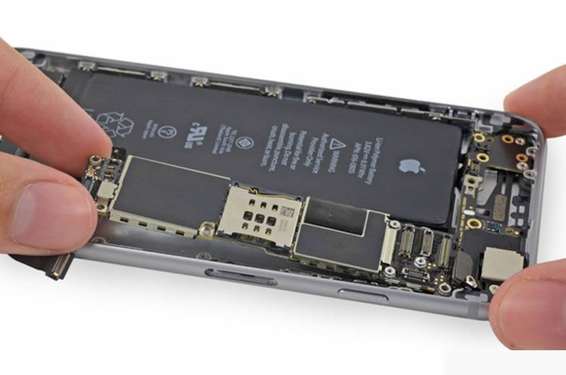 <span id='thay-ic-cam-ung'></span>Thay IC cảm ứng để khắc phục tình trạng iPhone X bị lỗi màn hình cảm ứng