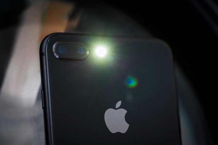 xử lý lỗi đèn flash trên iPhone