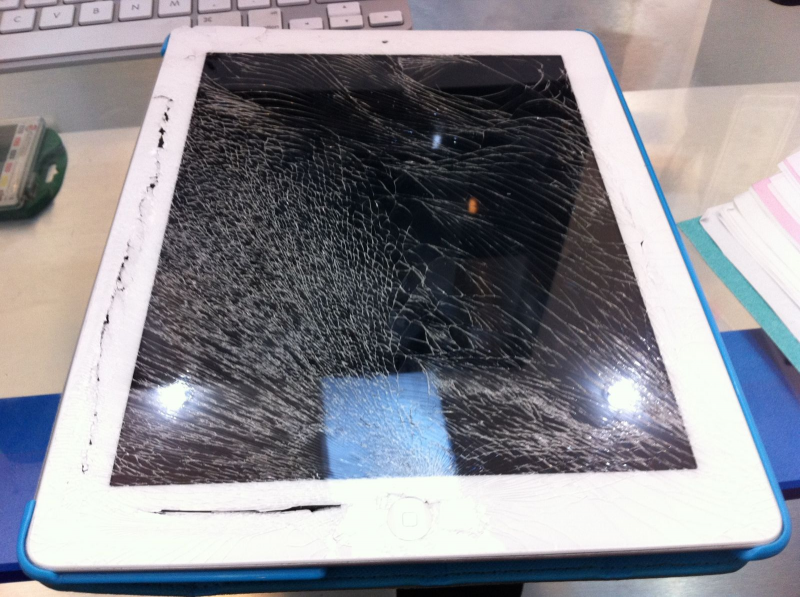 Nếu iPad chỉ bị nứt mặt kính mà không bị ảnh hưởng đến bên trong thì bạn chỉ cần ép kính cho iPad