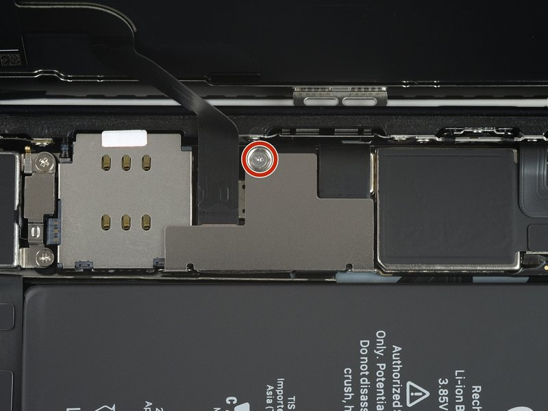 <span id='buoc-4-mo-oc-nep-bao-ve-dau-cap-man-hinh'></span>Bước 4. Mở ốc nẹp bảo vệ đầu cáp màn hình iPhone 12 mini