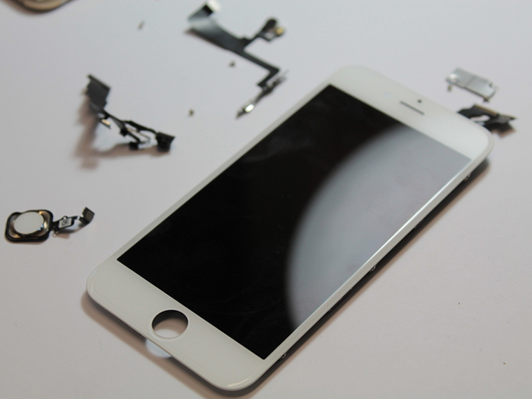 Mức giá thay màn hình iPhone tại Hcare là mức giá rẻ nhất dao động từ 600.000 đồng