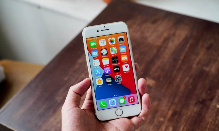 iPhone 7 có dung lượng pin lớn, có thể sử dụng trong 15 tiếng liên tục 