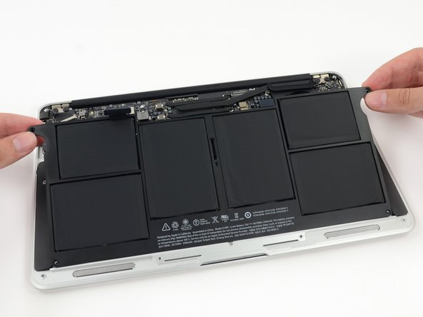 Thay pin MacBook Air 11-inch 2015