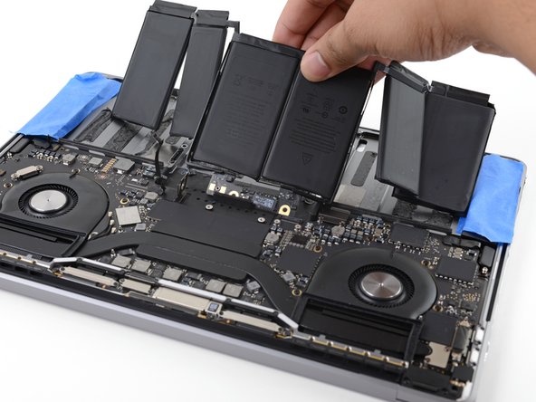 Thay pin MacBook Pro 13 inch 2018 A1989 EMC 3214
