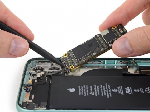 Sửa main iPhone 11 bị mất đèn màn hình