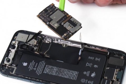 Sửa main iPhone 11 Pro bị mất đèn màn hình