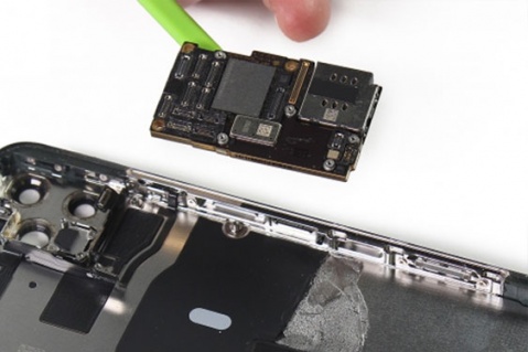 Sửa main iPhone 11 Pro Max bị mất đèn màn hình