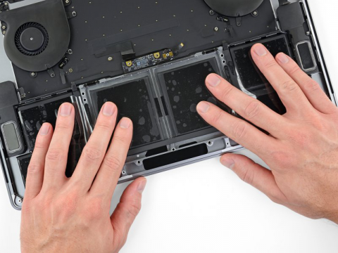 Sửa lỗi pin MacBook Pro (15-inch, 2018)