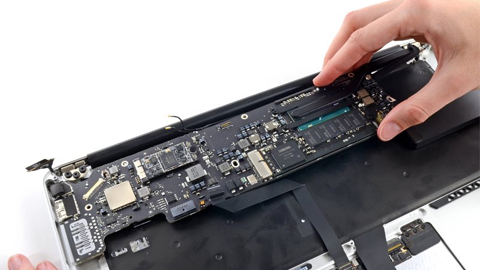 Sửa MacBook Air 13 inch 2015 A1466 lỗi không nguồn