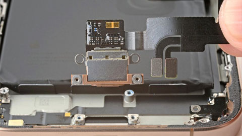 Thay cụm sạc iPhone 16 Pro Max