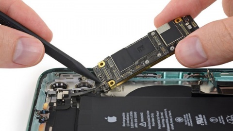 Sửa main iPhone 11 bị mất sóng di động